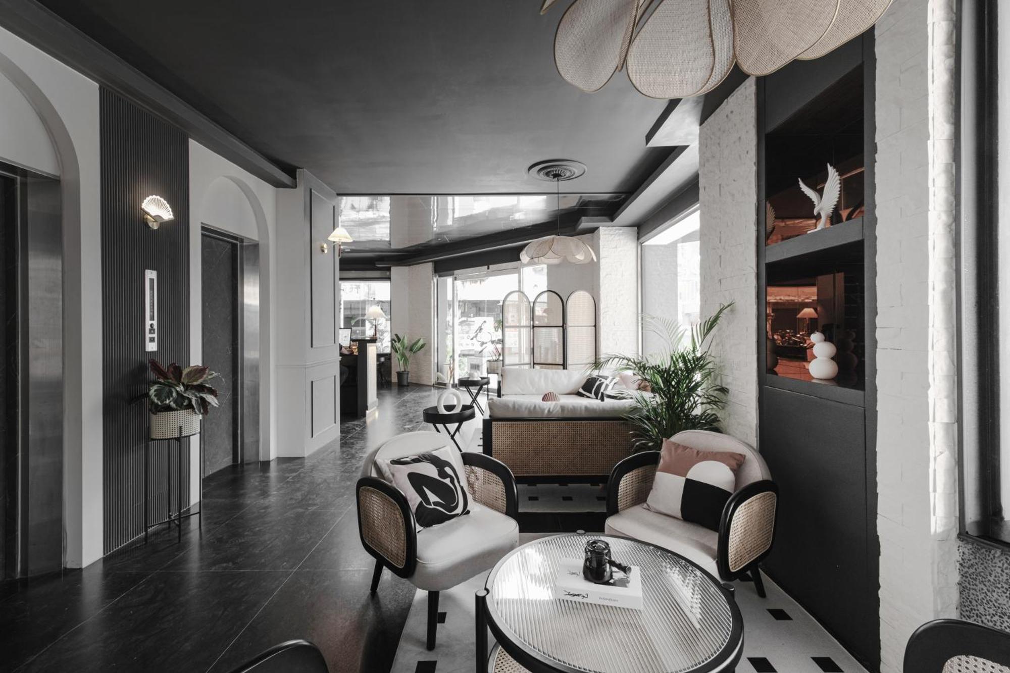We2 Design Hotel Тайджун Екстериор снимка