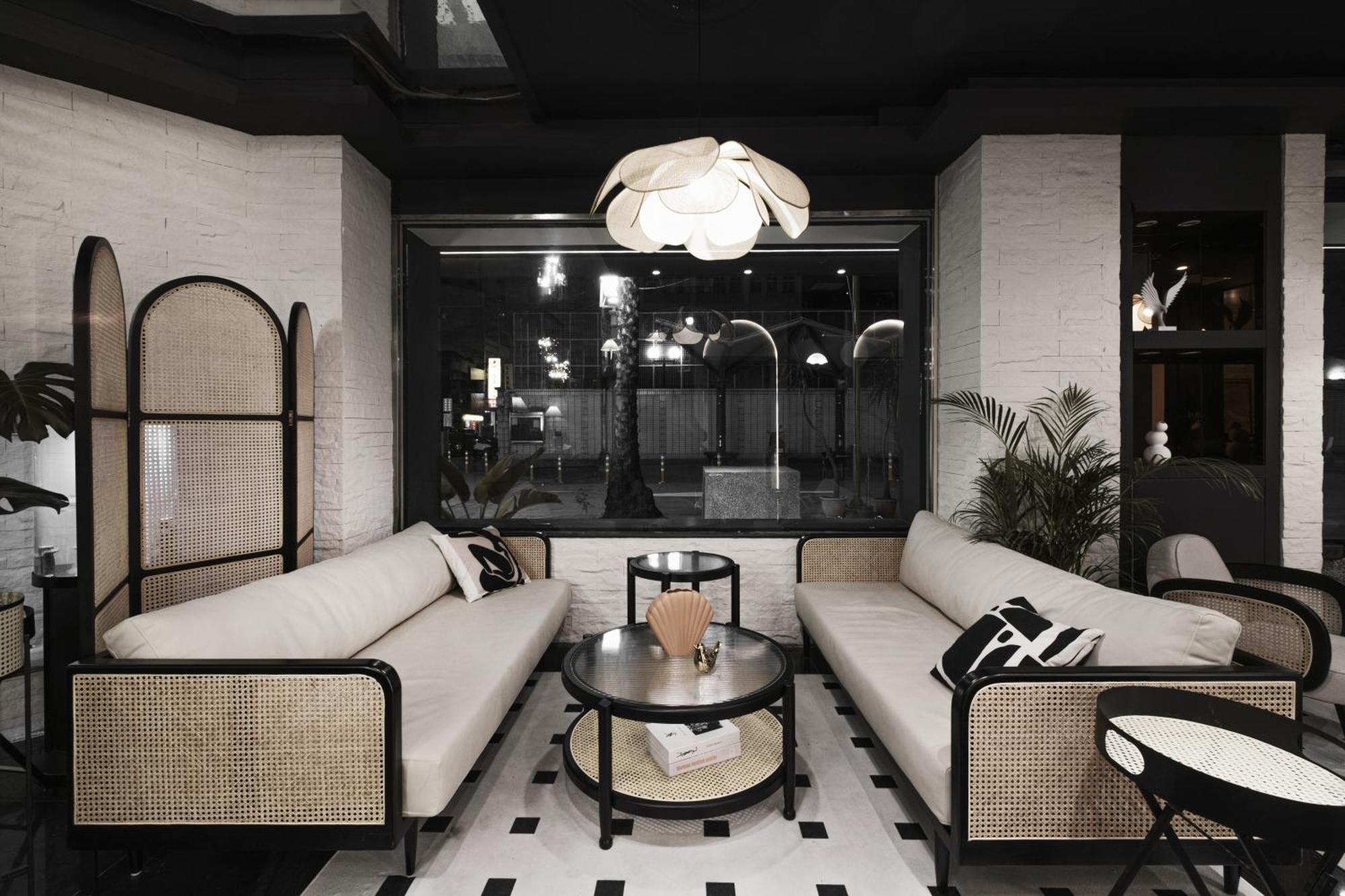 We2 Design Hotel Тайджун Екстериор снимка
