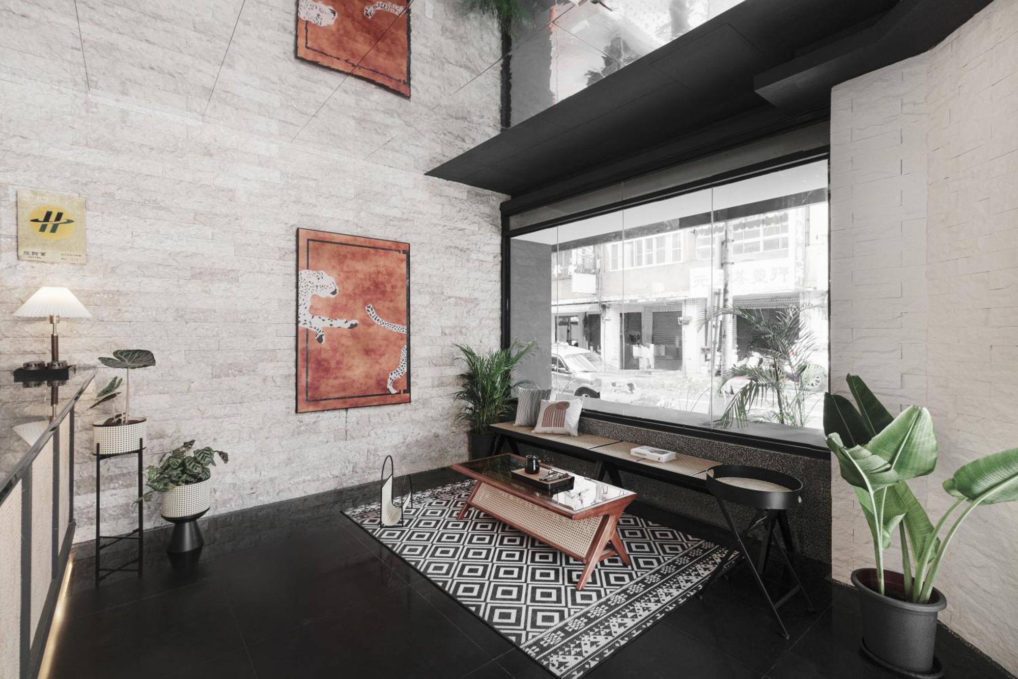 We2 Design Hotel Тайджун Екстериор снимка