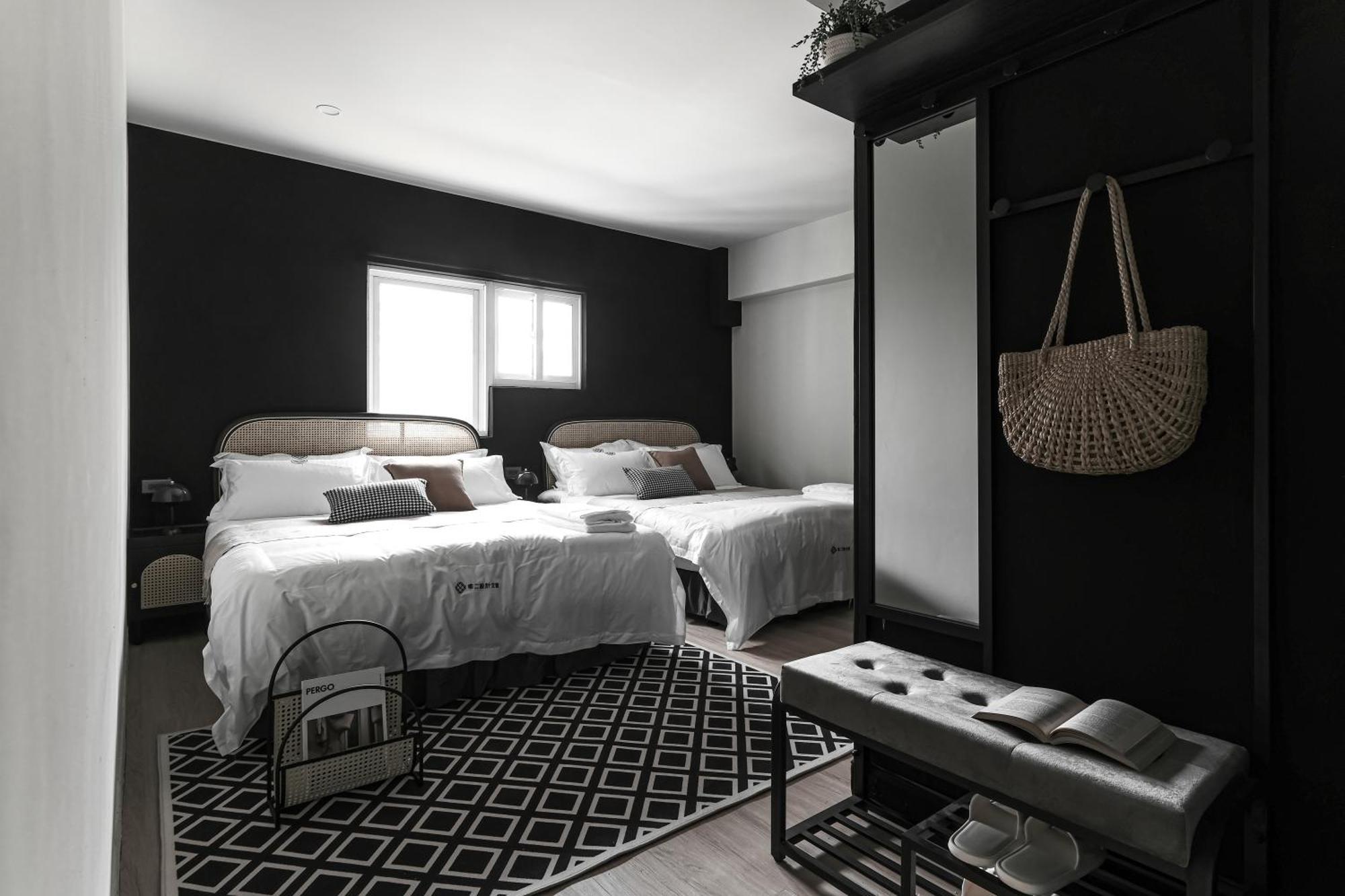 We2 Design Hotel Тайджун Екстериор снимка
