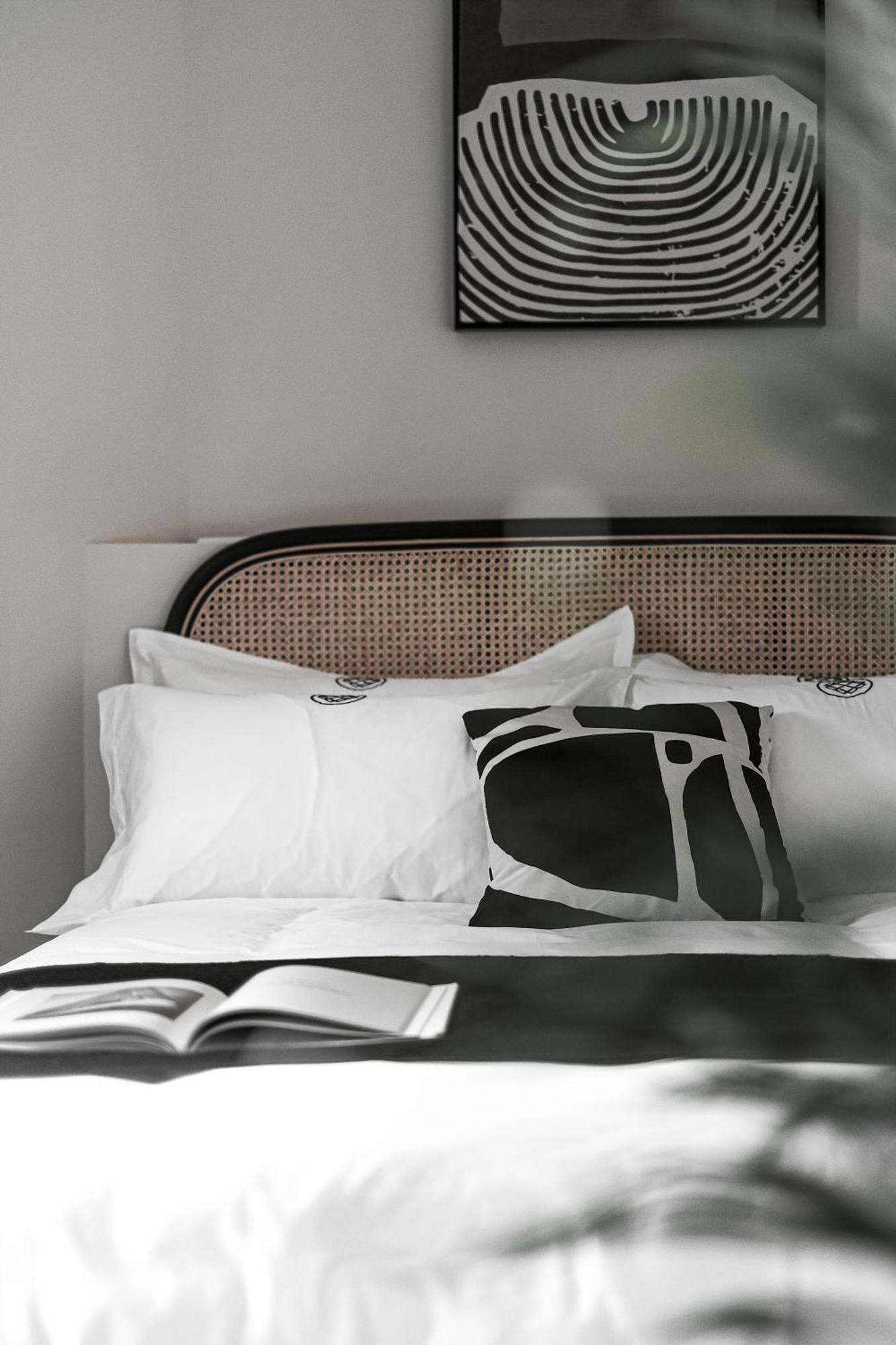 We2 Design Hotel Тайджун Екстериор снимка