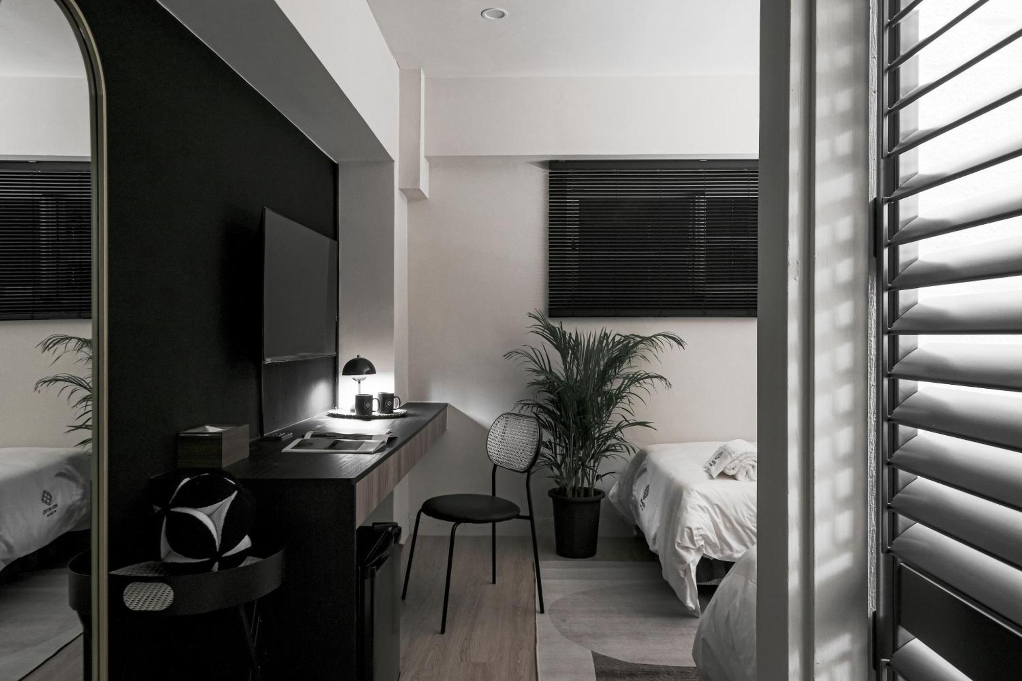 We2 Design Hotel Тайджун Екстериор снимка