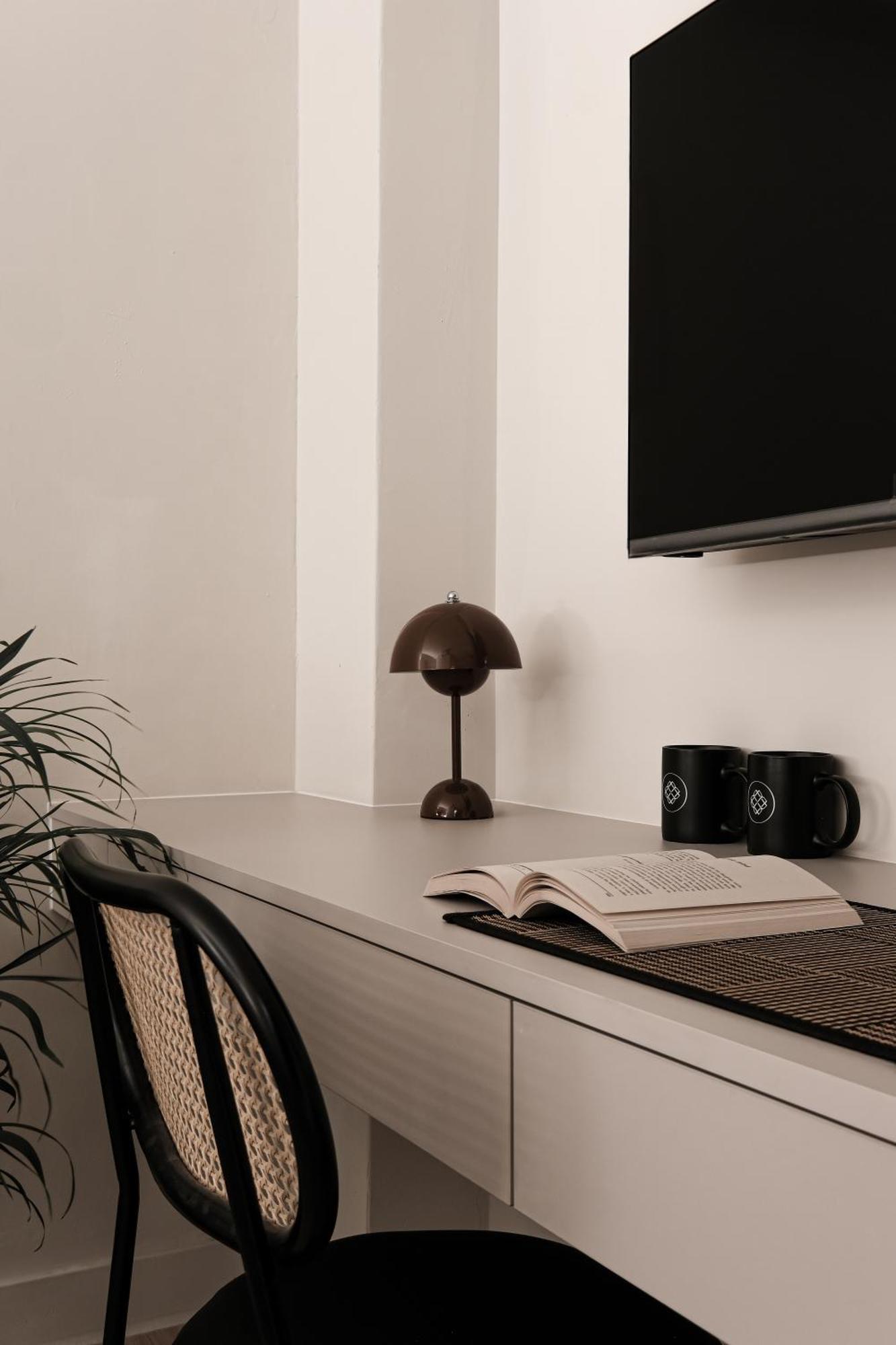 We2 Design Hotel Тайджун Екстериор снимка